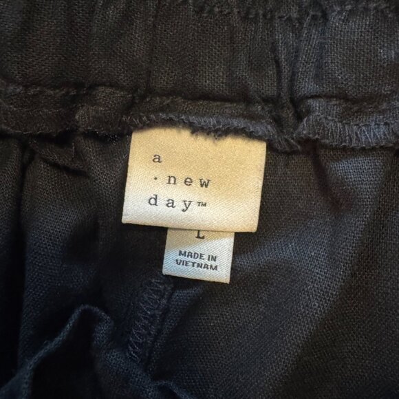 A New Day Linen Short - Picture 4 of 7